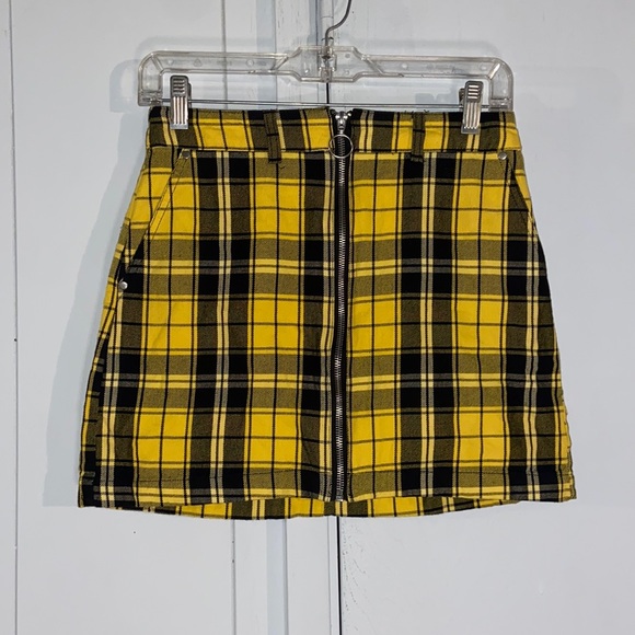 Forever 21 Dresses & Skirts - Like new black and yellow plaid skirt